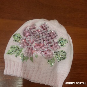 Шапочки с авторским декором из хрустальных страз