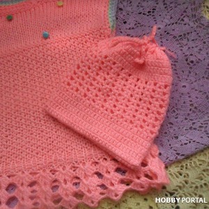    . Knitted dress for girls.  