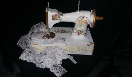 Интерьерная швейная машинка "Нежность" ручной работы на заказ