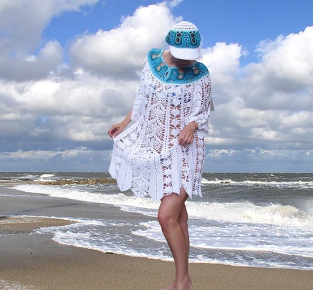 Вязаное пляжное платье "Море счастья" ручной работы на заказ
