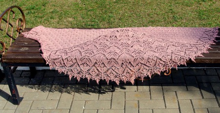 Ажурная шаль из тонкого итальянского кид-мохера ручной работы на заказ