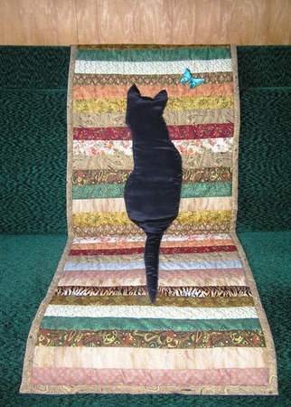 Лоскутная накидка на кресло "Кошка на даче" ручной работы на заказ