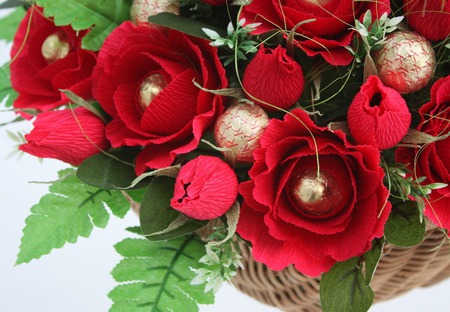 Красные розы, букет из конфет ручной работы на заказ