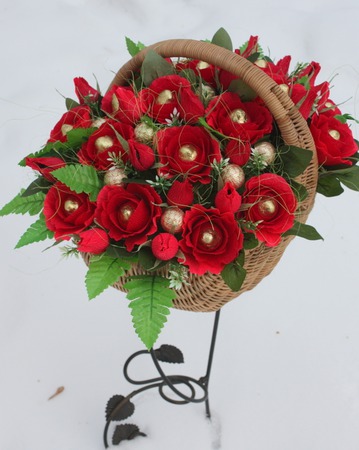 Красные розы, букет из конфет ручной работы на заказ