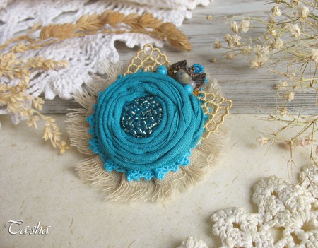 Брошь "Морской прибой" бохо бирюзовая голубая цветок ручной работы на заказ
