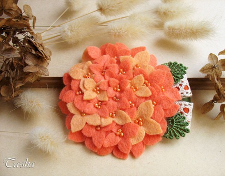 Брошь цветок "Гортензия абрикосовая" оранжевое украшение ручной работы на заказ