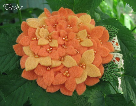 Брошь цветок "Гортензия абрикосовая" оранжевое украшение ручной работы на заказ