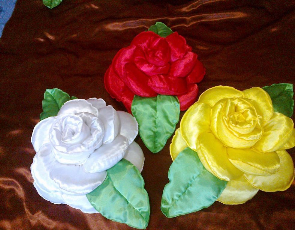 Декоративные подушки Цветы – купить в интернет-магазине HobbyPortal.ru сдоставкой