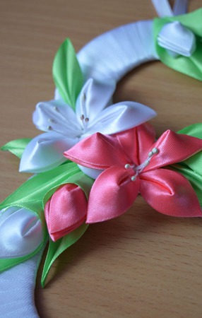 Открытка к 8 Марта с цветами из атласных лент канзаши ручной работы на заказ