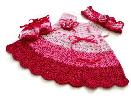 Комплект: Платье, повязка и царапки для новорожденной ручной работы на заказ