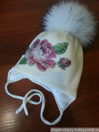 Зимняя шапочка с авторским декором из страз ручной работы на заказ