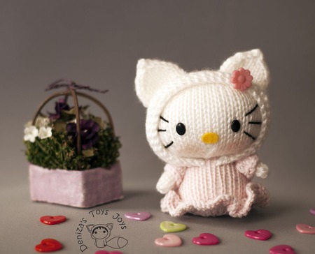 - "  Hello Kitty   Tanoshi'    