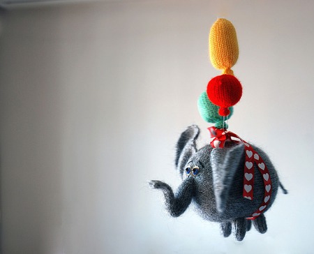 Мастер-класс "Воздушный Летающий Слон с 3 разноцветными шарами." ручной работы на заказ