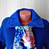 Синий шарф ручной работы из ткани "Алые розы" модель 3