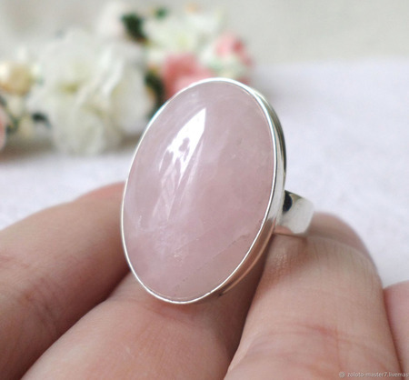Серебряное кольцо с розовым кварцем ручной работы на заказ