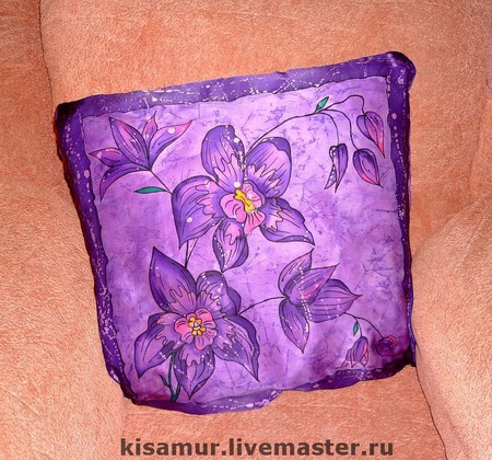 Наволочки шёлковые сиренево фиолетовая с росписью на диванную подушку ручной работы на заказ