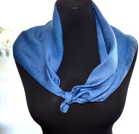 Серо голубой платок женский шейный шелковый жаккард ручной работы на заказ