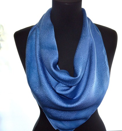 Серо голубой платок женский шейный шелковый жаккард ручной работы на заказ