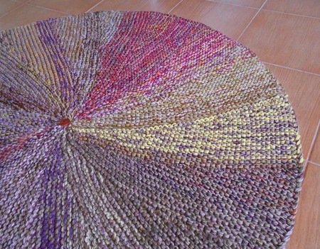 Вязаный коврик круглый "Зонтик" ручной работы на заказ