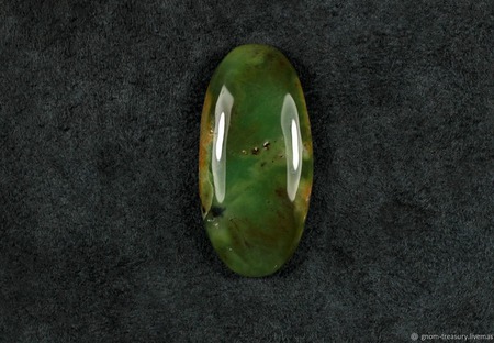 Хризопал "Зелёная глубина", кабошон овальный ручной работы на заказ