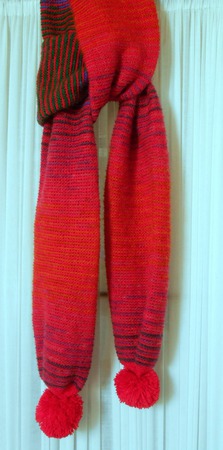 Вязаный шарф мохеровый с помпонами красный яркий ручной работы на заказ