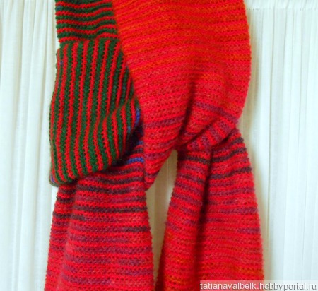 Вязаный шарф мохеровый с помпонами красный яркий ручной работы на заказ
