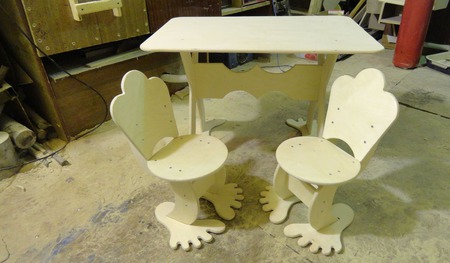 Детский стол со стульчиком ручной работы на заказ