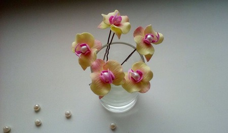 Маленькие орхидеи на шпильках с натуральным жемчугом ручной работы на заказ