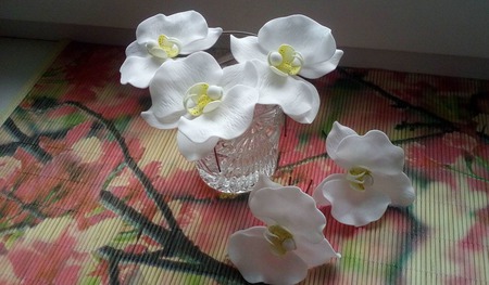 Белые орхидеи на шпильках для волос ручной работы на заказ