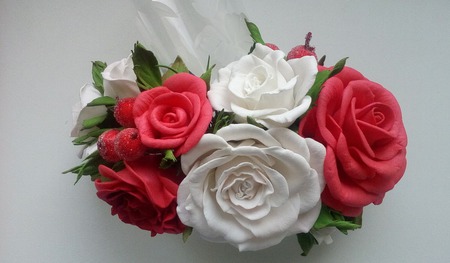 Гребень с белыми и красными розами " Версаль" ручной работы на заказ