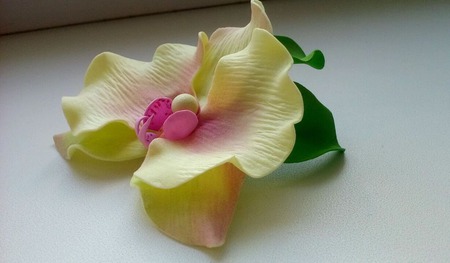 Орхидея на резиночке для волос ручной работы на заказ