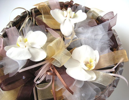 Шоколад и живые орхидеи ручной работы на заказ