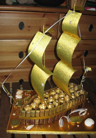 Корабли из конфет ручной работы на заказ