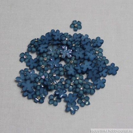 Кабошон со стразой "Цветок" 10 мм, цвет голубой ручной работы на заказ