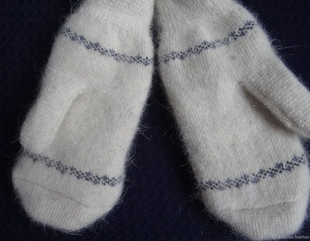 Варежки-рукавички вязанные из шерсти с пухом "ГОД СОБАКИ" ручной работы на заказ