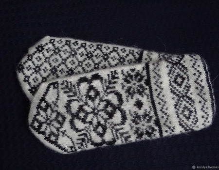 Варежки-рукавички вязанные из шерсти  "Новогодний подарок" ручной работы на заказ