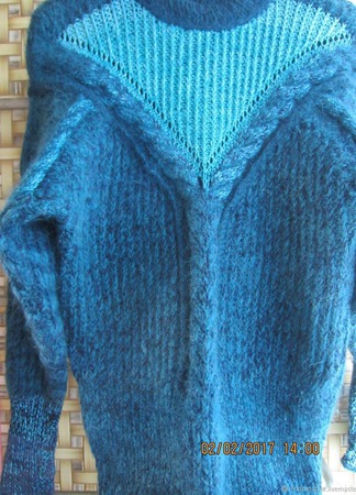 Удлинённый тёплый пушистый свитер"Северные мотивы" ручной работы на заказ