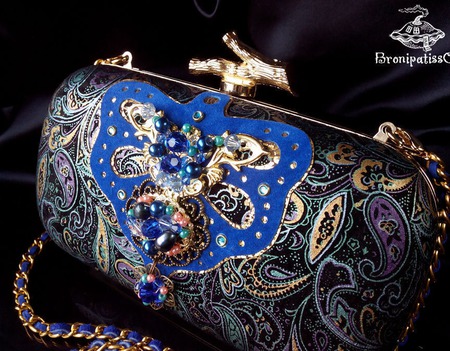 ����� "Royal indigo" ������ ������ �� �����