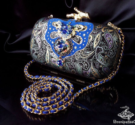 ����� "Royal indigo" ������ ������ �� �����