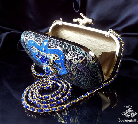 ����� "Royal indigo" ������ ������ �� �����