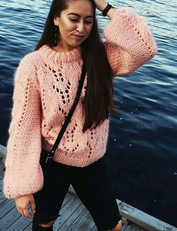  Ganni. Exclusive sweater.    