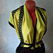 Желтый шарф ручной работы из ткани "Черная роза" модель 2