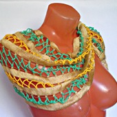 Золотистый вязаный крючком шарф ручной работы "Медово-золотой" модель 1