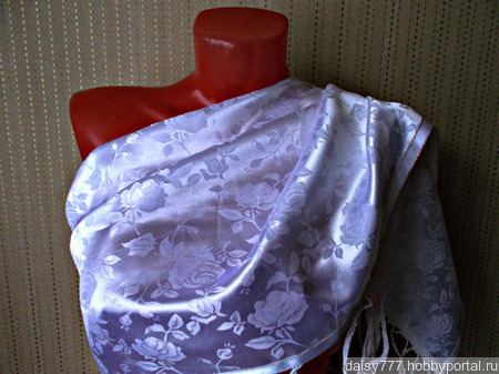 Белый шарф ручной работы из ткани "Белые розы" модель 1 ручной работы на заказ