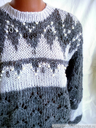 Жаккардовый свитер расшитый чешским бисером и жемчужными бусинами ручной работы на заказ