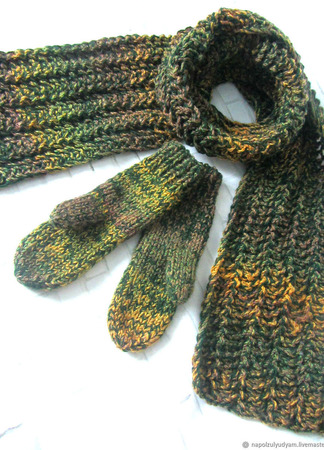 Женский вязаный шарф и варежки "Зеленый мох" ручной работы на заказ