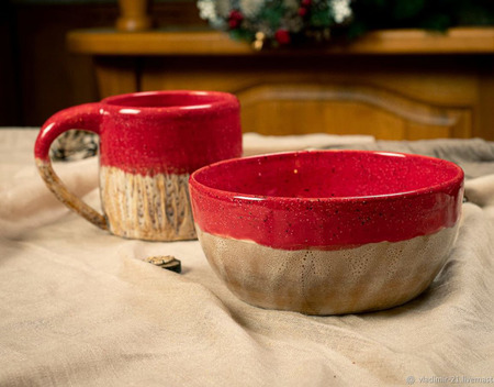 Кружка и тарелка в ярко красном стиле ручной работы на заказ