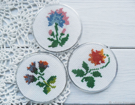 Магнитики "Стилизованные цветы" с ручной вышивкой крестом ручной работы на заказ
