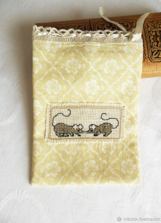 Мешочек "Любопытные мышки" с ручной вышивкой крестом и на подкладке ручной работы на заказ