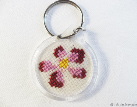 Брелок "Цветики" с ручной вышивкой крестом ручной работы на заказ